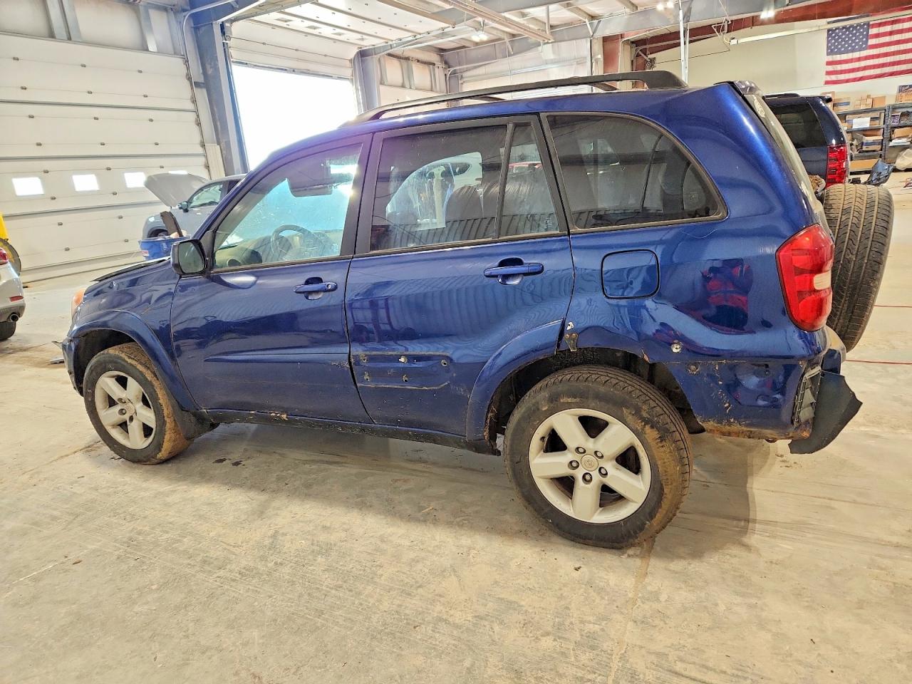 2004 TOYOTA RAV4 photo 2