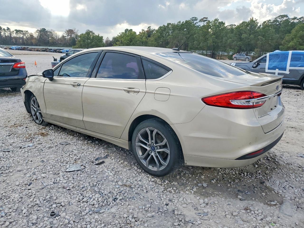 2017 FORD FUSION SE photo 2