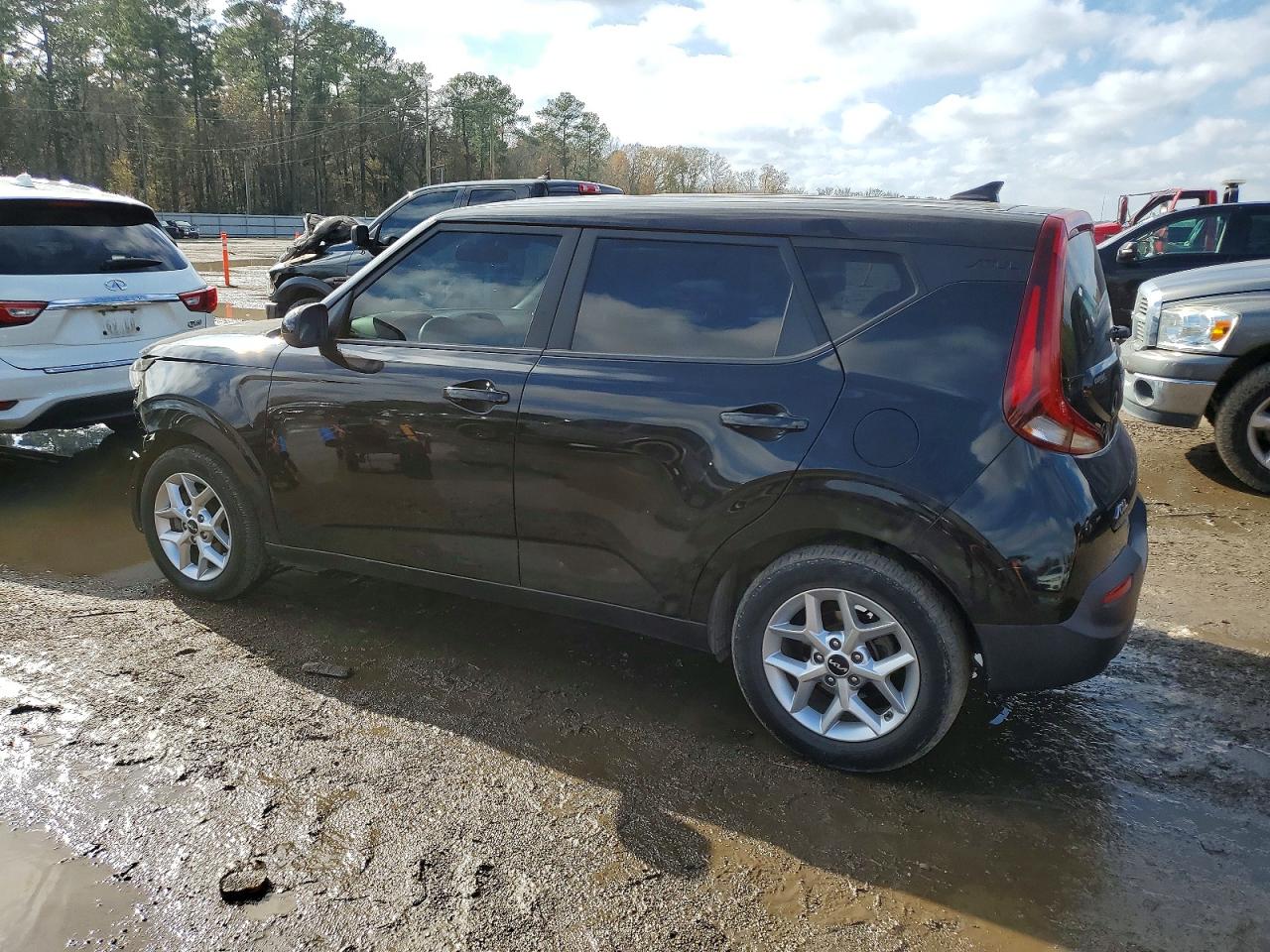 2022 KIA SOUL photo 2