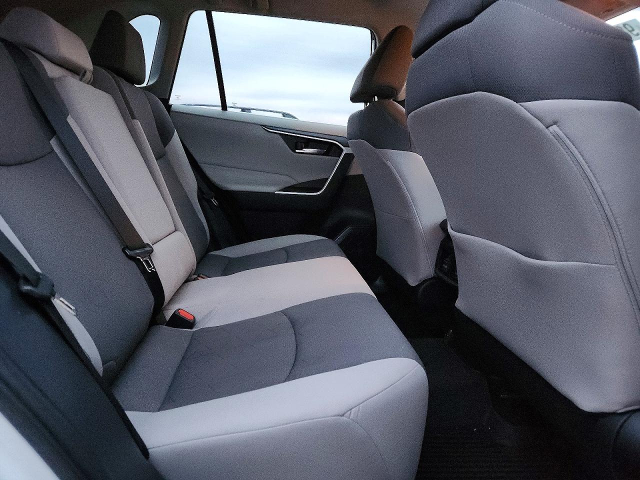 2021 TOYOTA RAV4 XLE photo 11