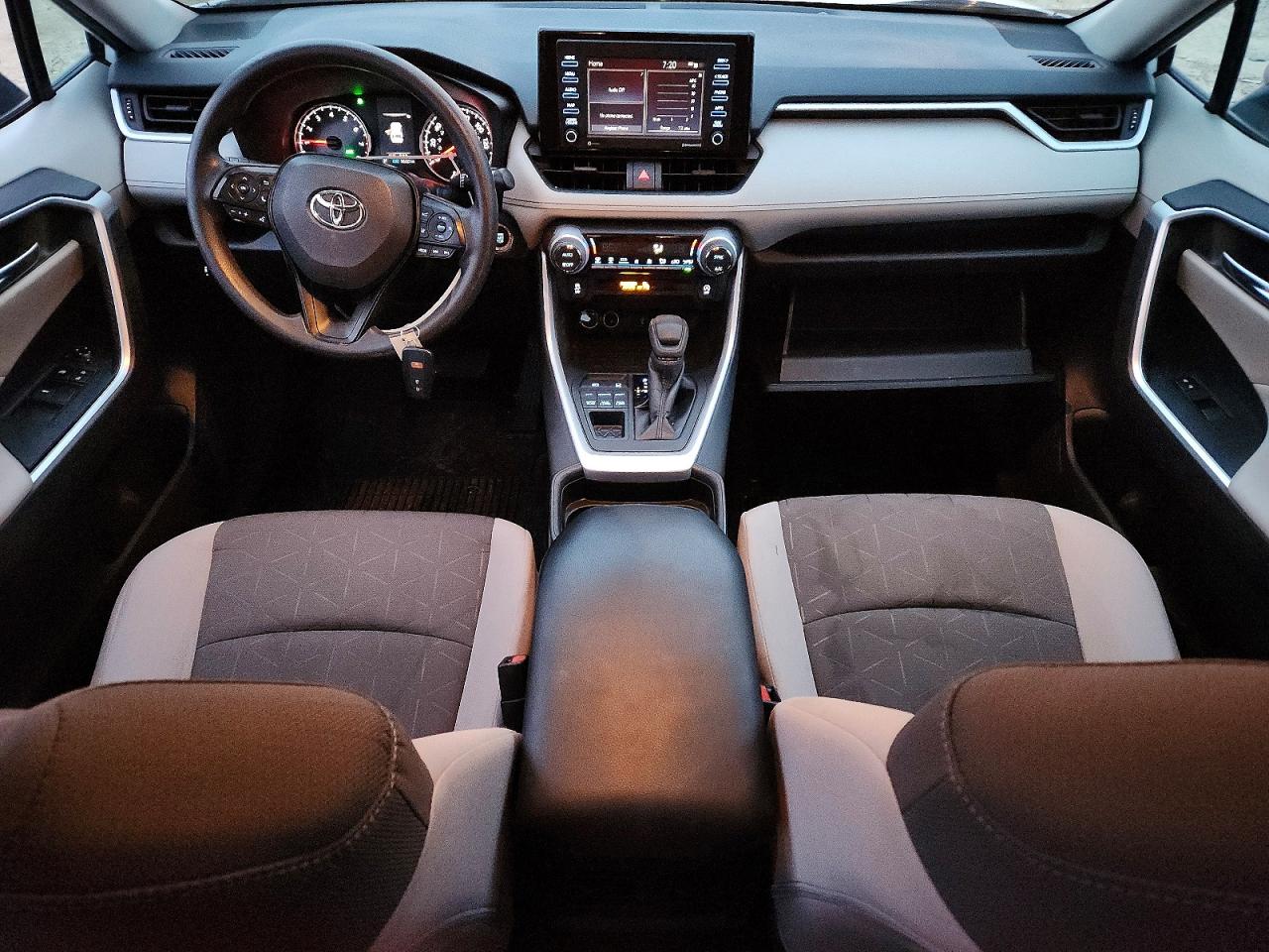 2021 TOYOTA RAV4 XLE photo 8