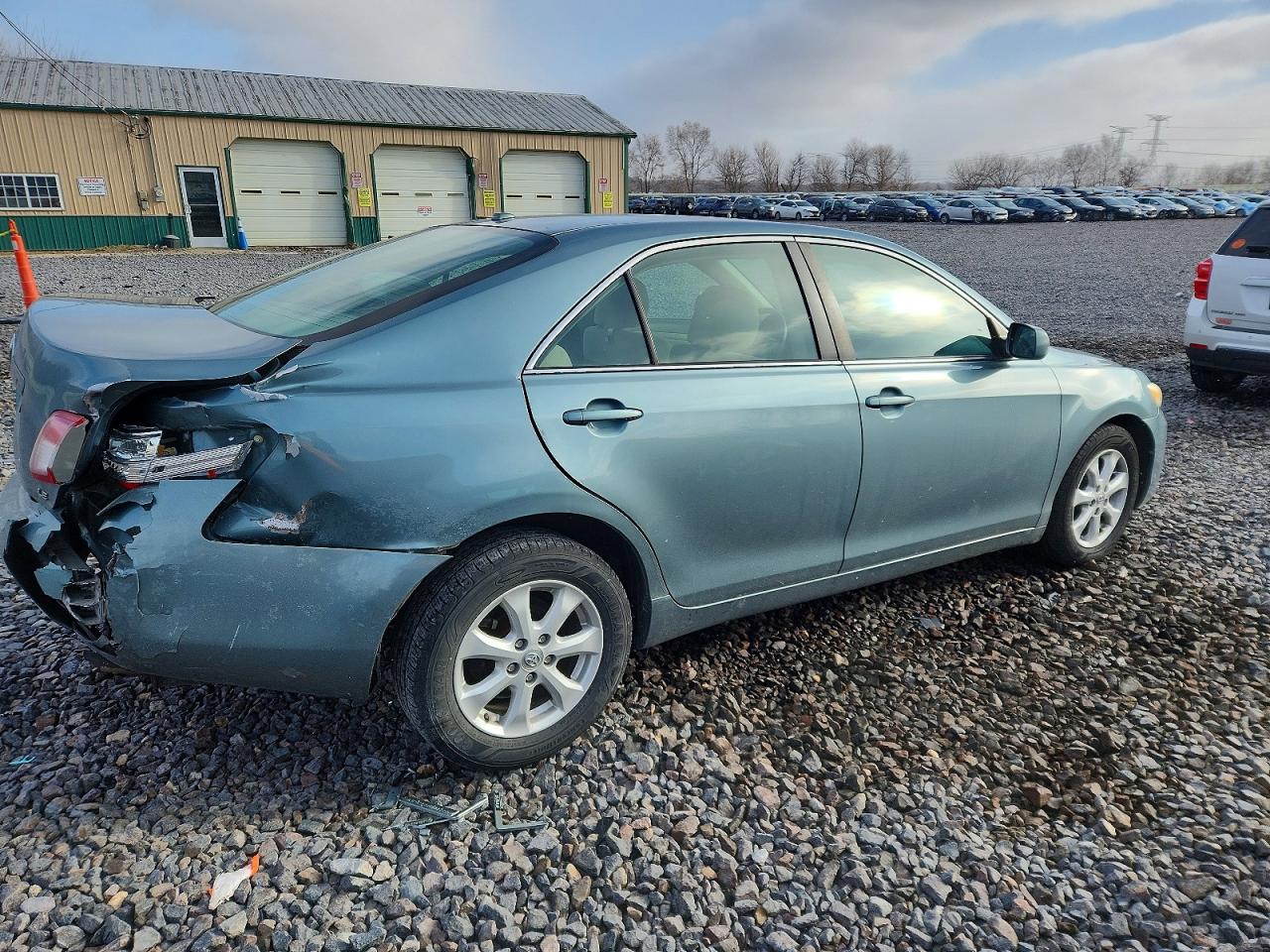 2011 TOYOTA CAMRY BASE photo 3