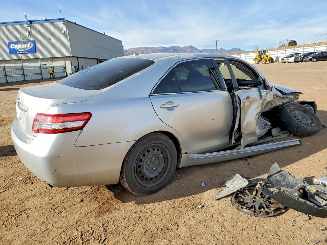 2011 TOYOTA CAMRY BASE photo 3