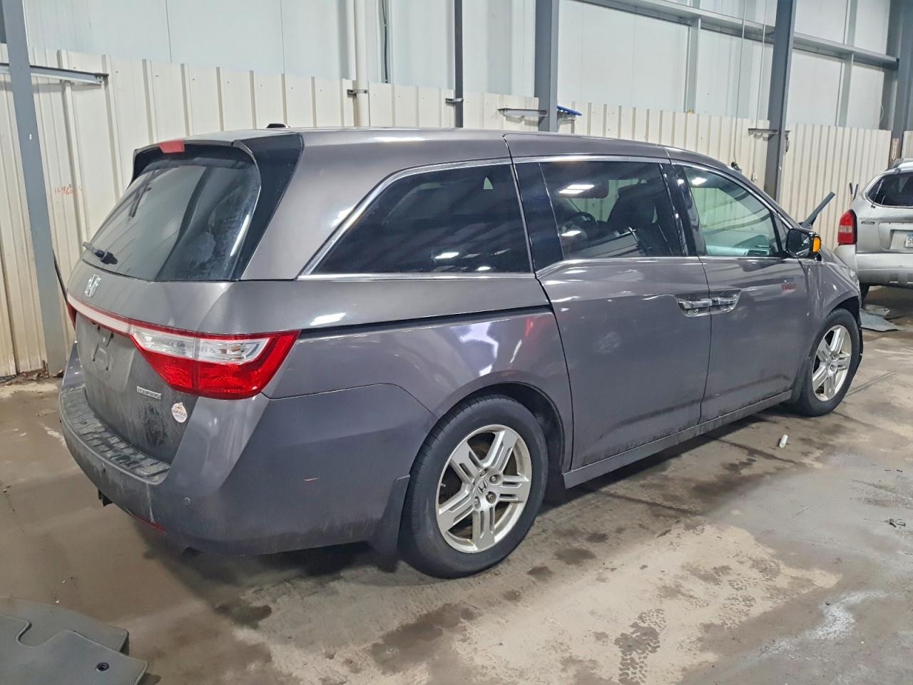 2012 HONDA ODYSSEY TOURING photo 3