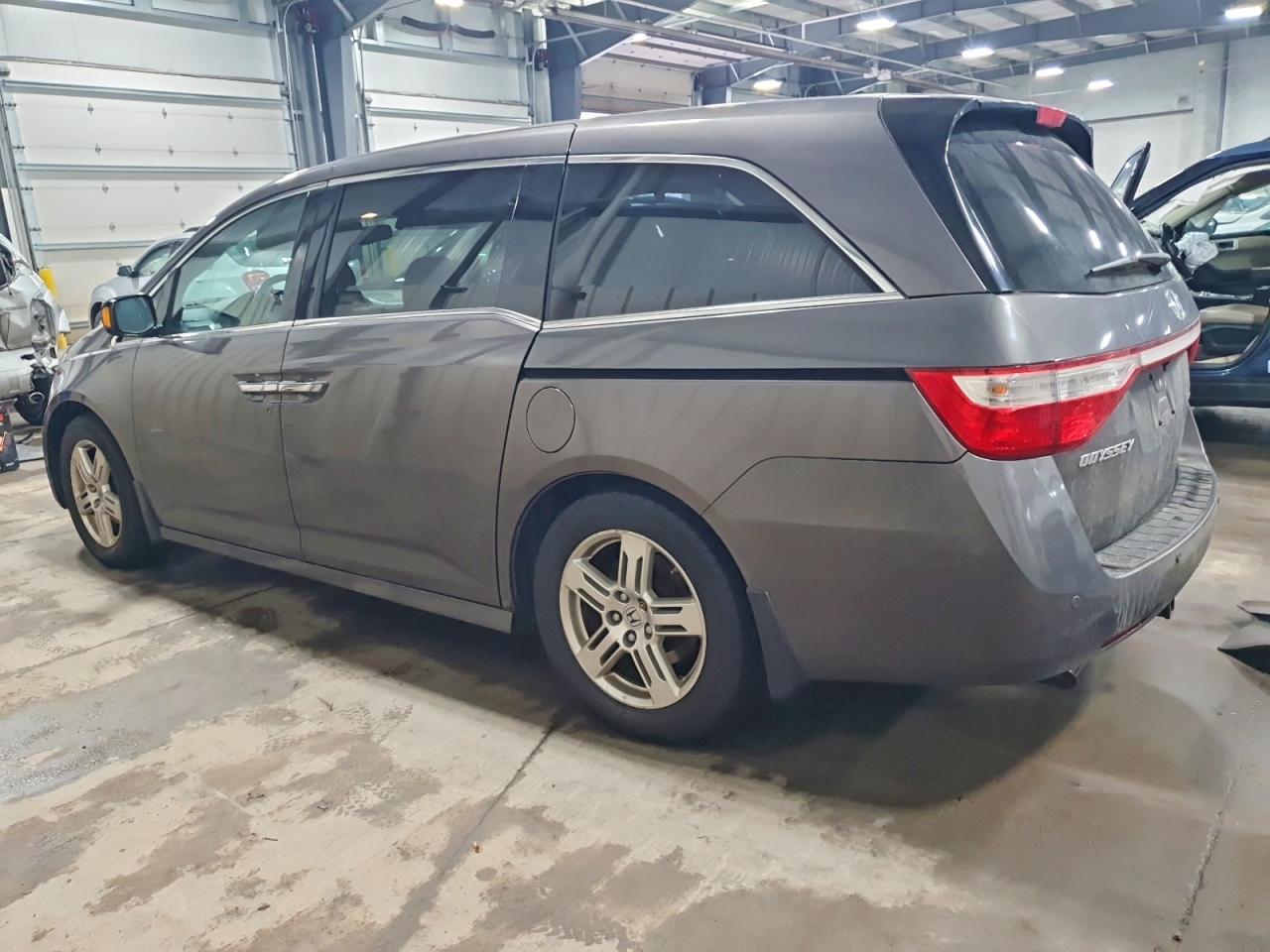 2012 HONDA ODYSSEY TOURING photo 2