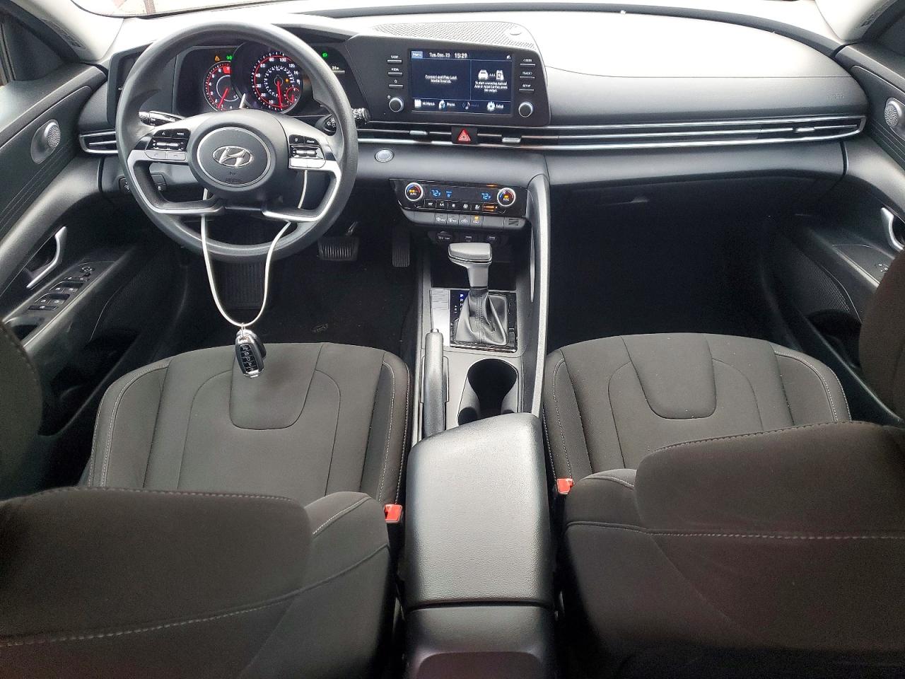 2022 HYUNDAI ELANTRA SEL photo 8