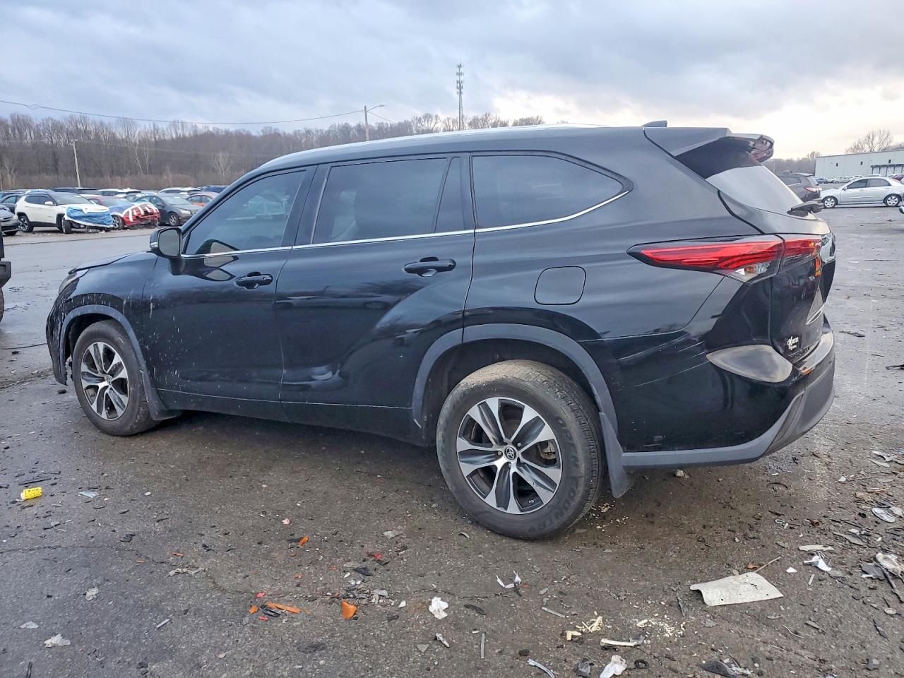 2020 TOYOTA HIGHLANDER XLE photo 2