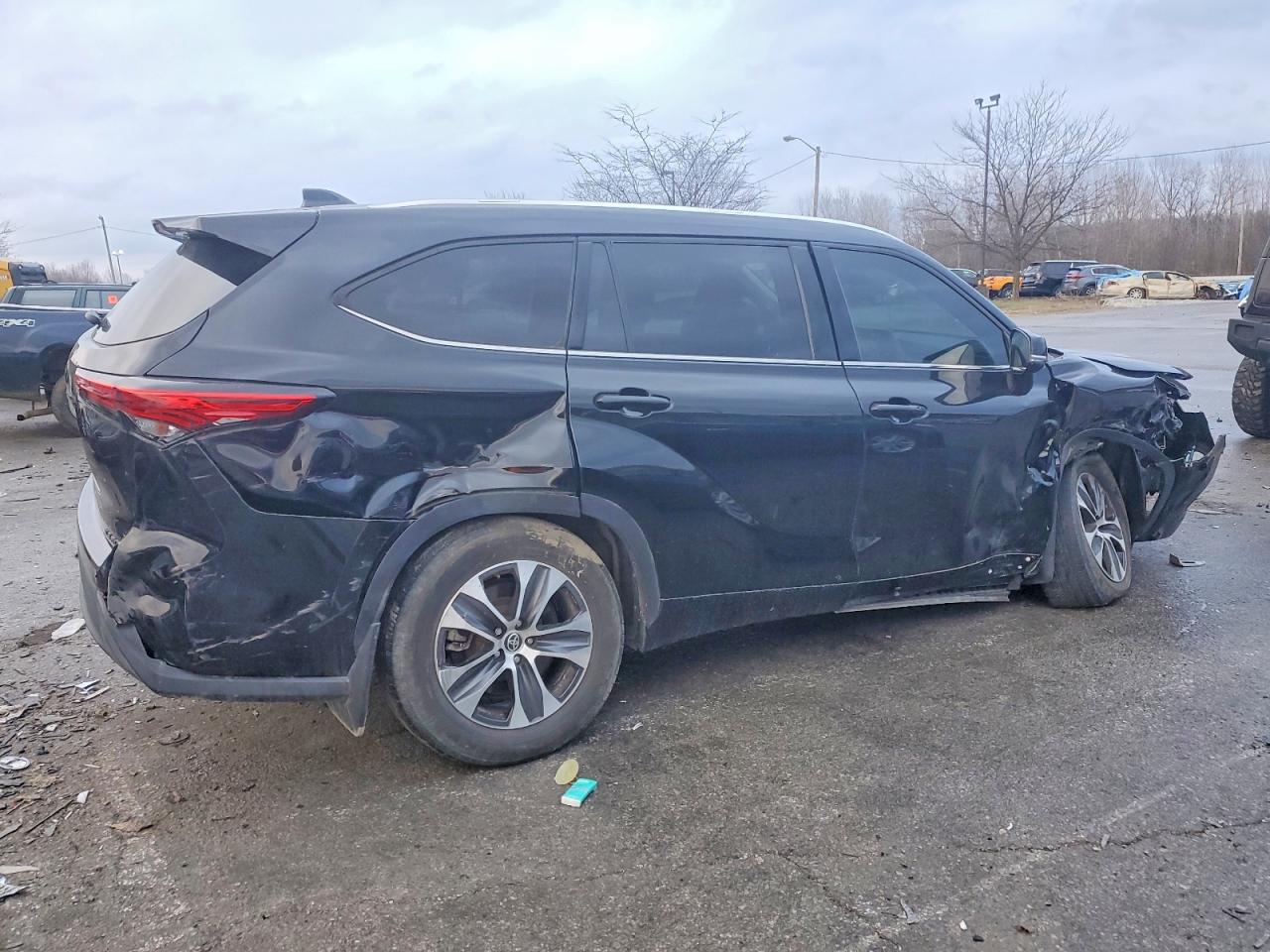 2020 TOYOTA HIGHLANDER XLE photo 3