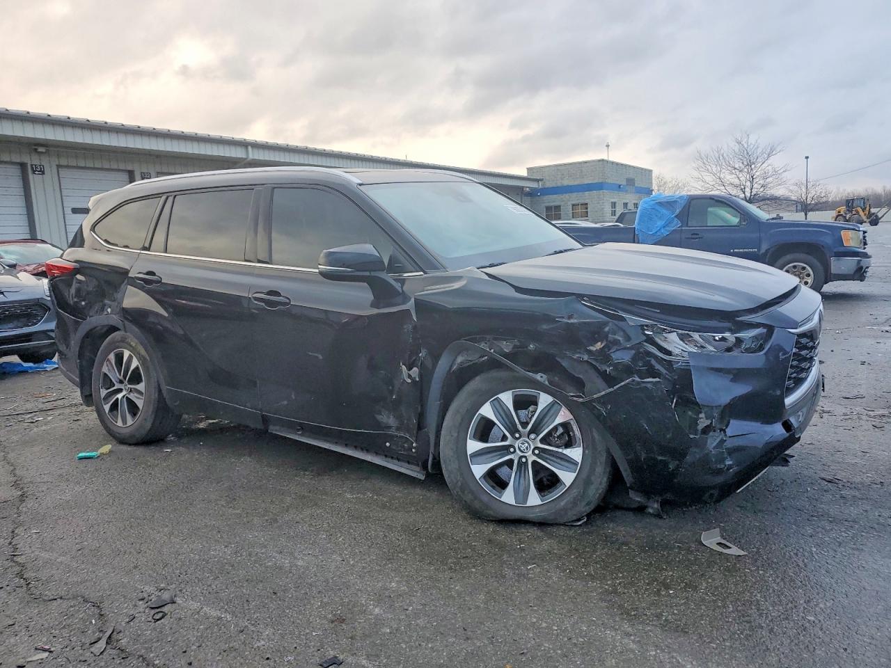 2020 TOYOTA HIGHLANDER XLE photo 4