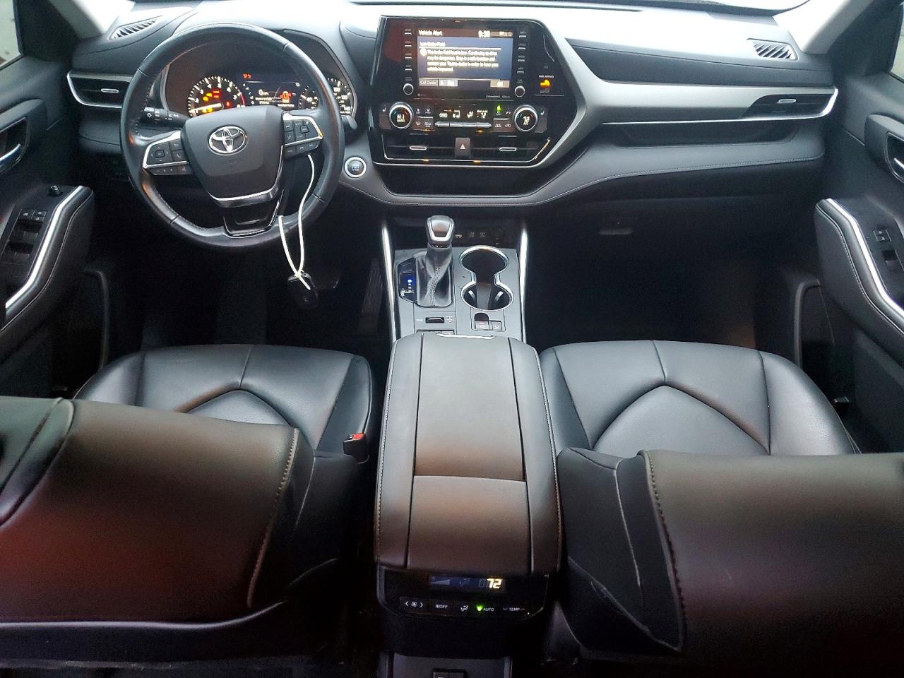 2020 TOYOTA HIGHLANDER XLE photo 8