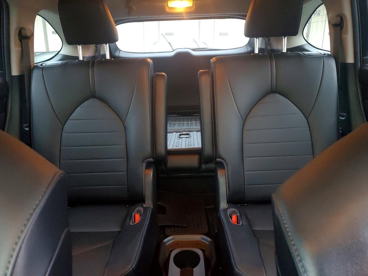2020 TOYOTA HIGHLANDER XLE photo 10