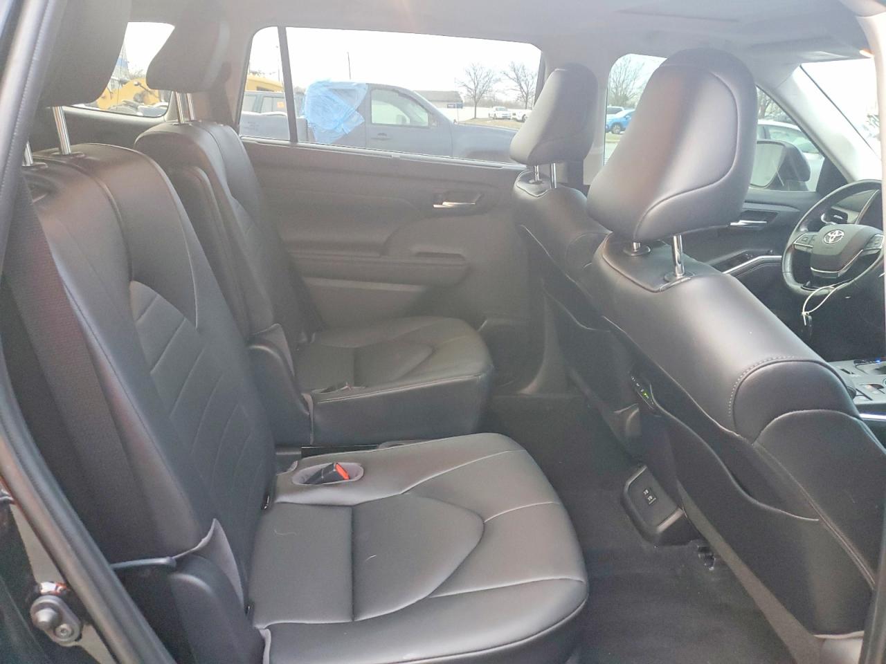 2020 TOYOTA HIGHLANDER XLE photo 11
