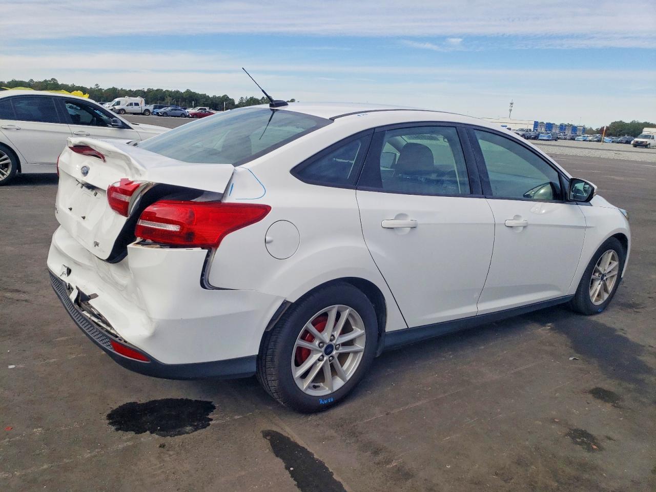 2017 FORD FOCUS SE photo 3