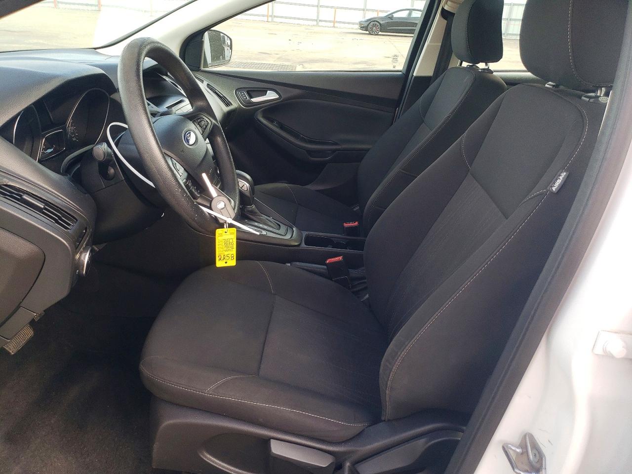2017 FORD FOCUS SE photo 7