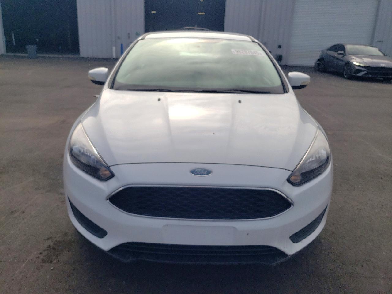 2017 FORD FOCUS SE photo 5