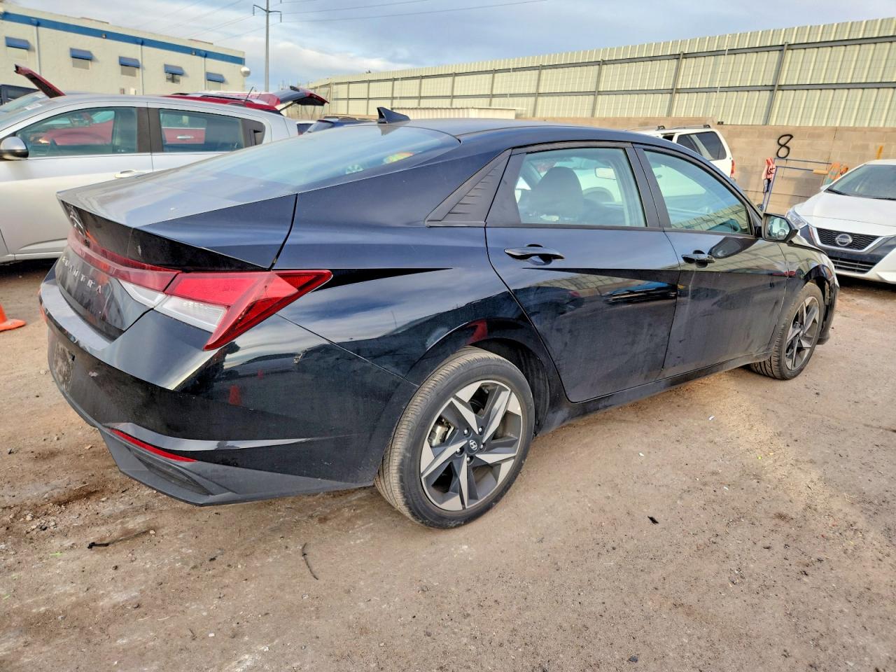 2023 HYUNDAI ELANTRA SEL photo 3