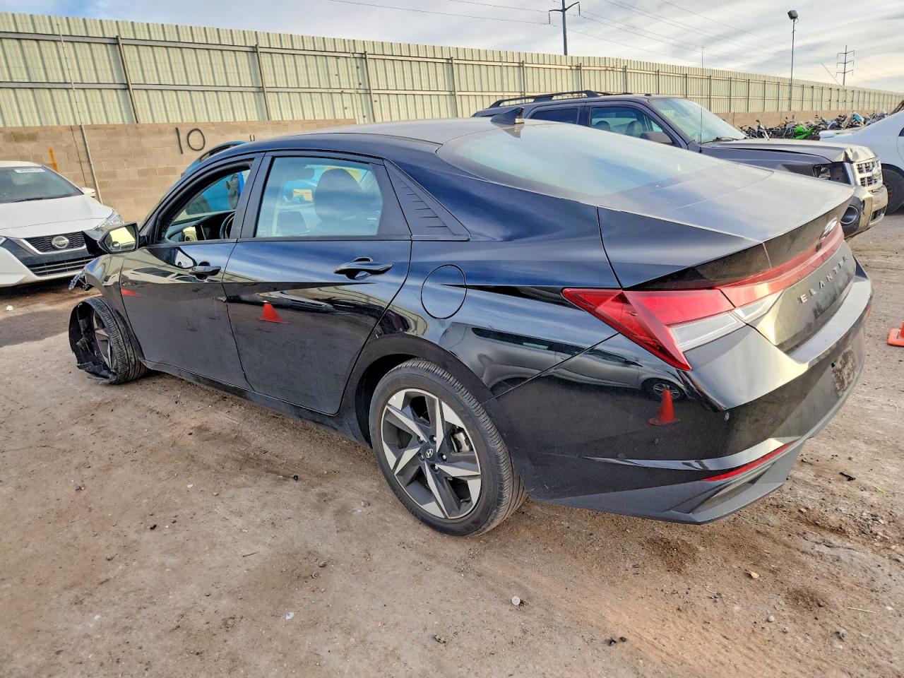 2023 HYUNDAI ELANTRA SEL photo 2