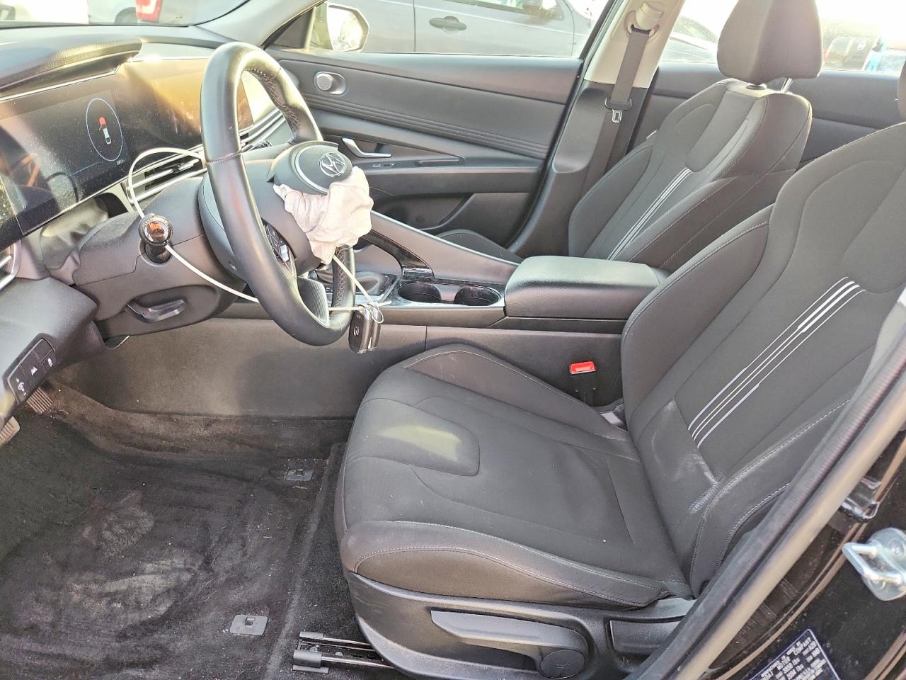 2023 HYUNDAI ELANTRA SEL photo 7