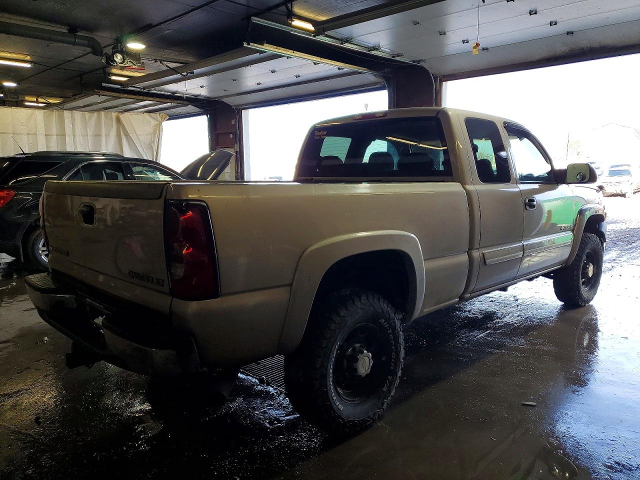 2004 CHEVROLET SILVERADO C2500 HEAVY DUTY photo 3