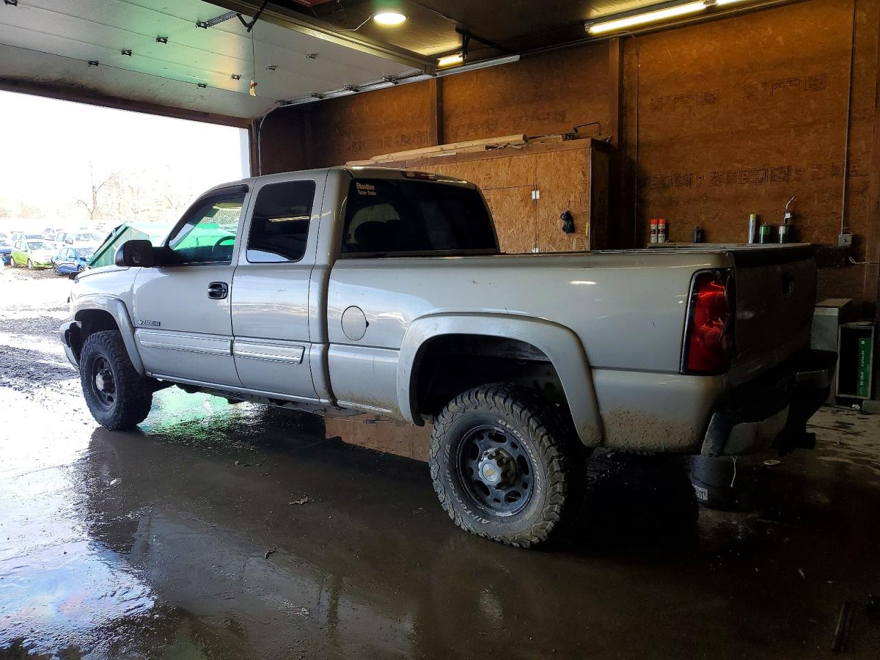 2004 CHEVROLET SILVERADO C2500 HEAVY DUTY photo 2