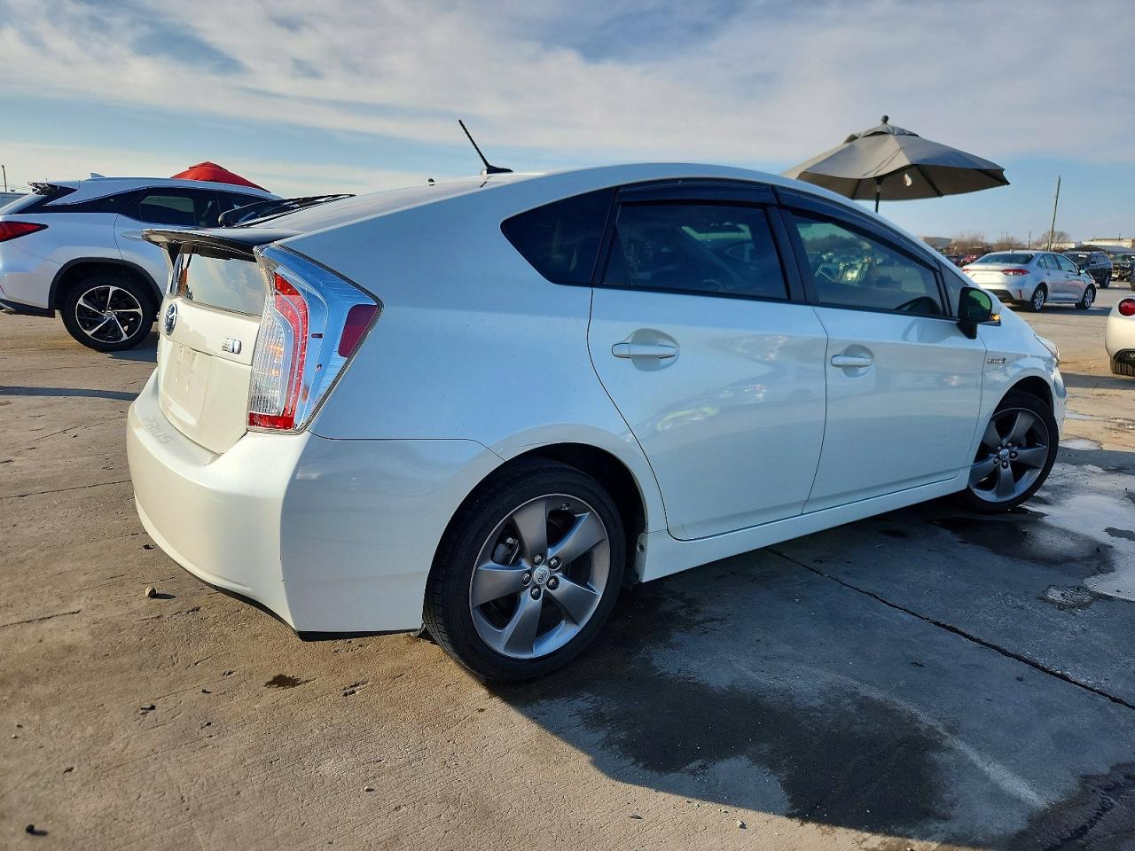2015 TOYOTA PRIUS photo 3
