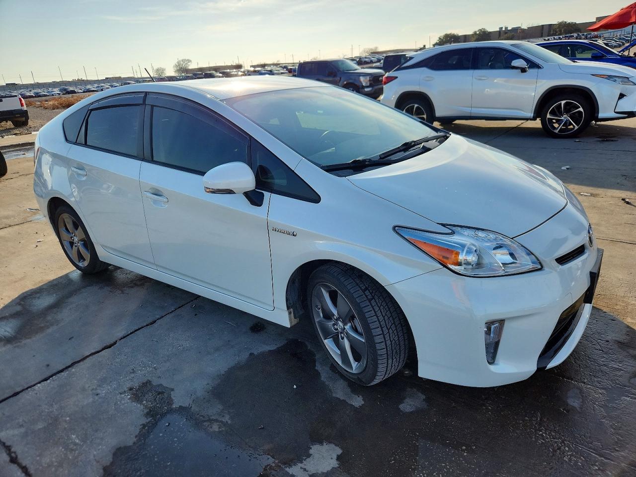 2015 TOYOTA PRIUS photo 4