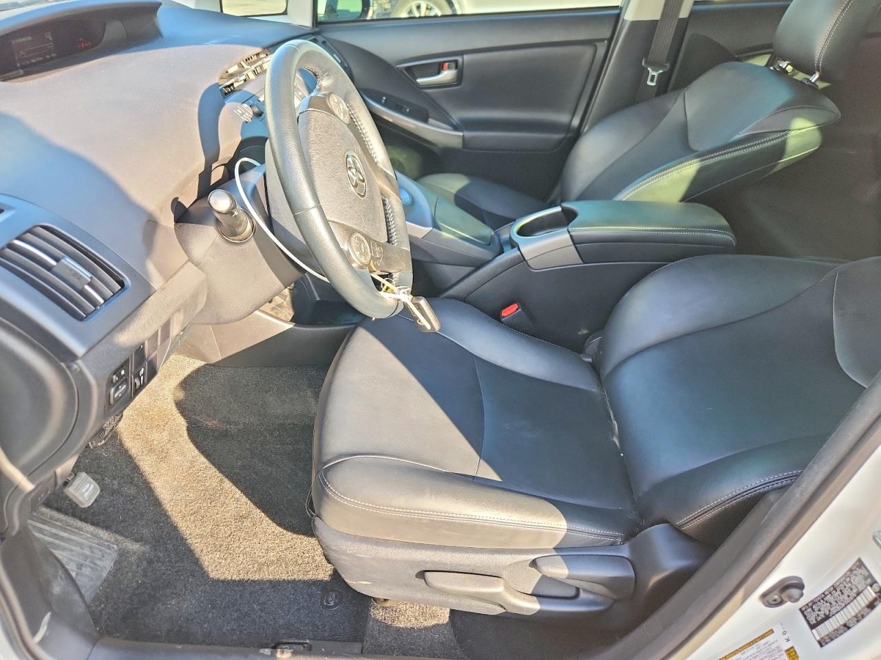 2015 TOYOTA PRIUS photo 7