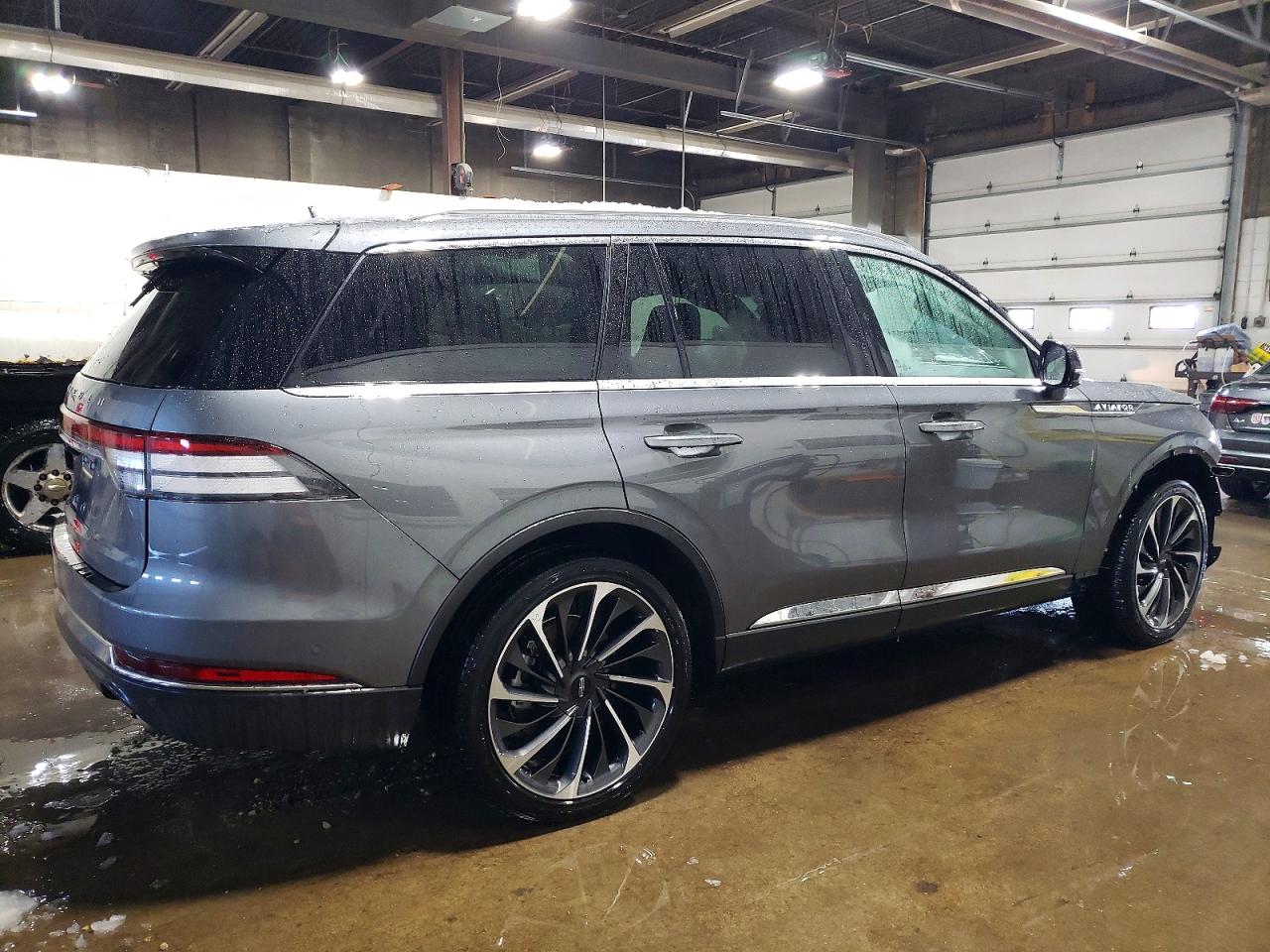 2024 LINCOLN AVIATOR RESERVE photo 3