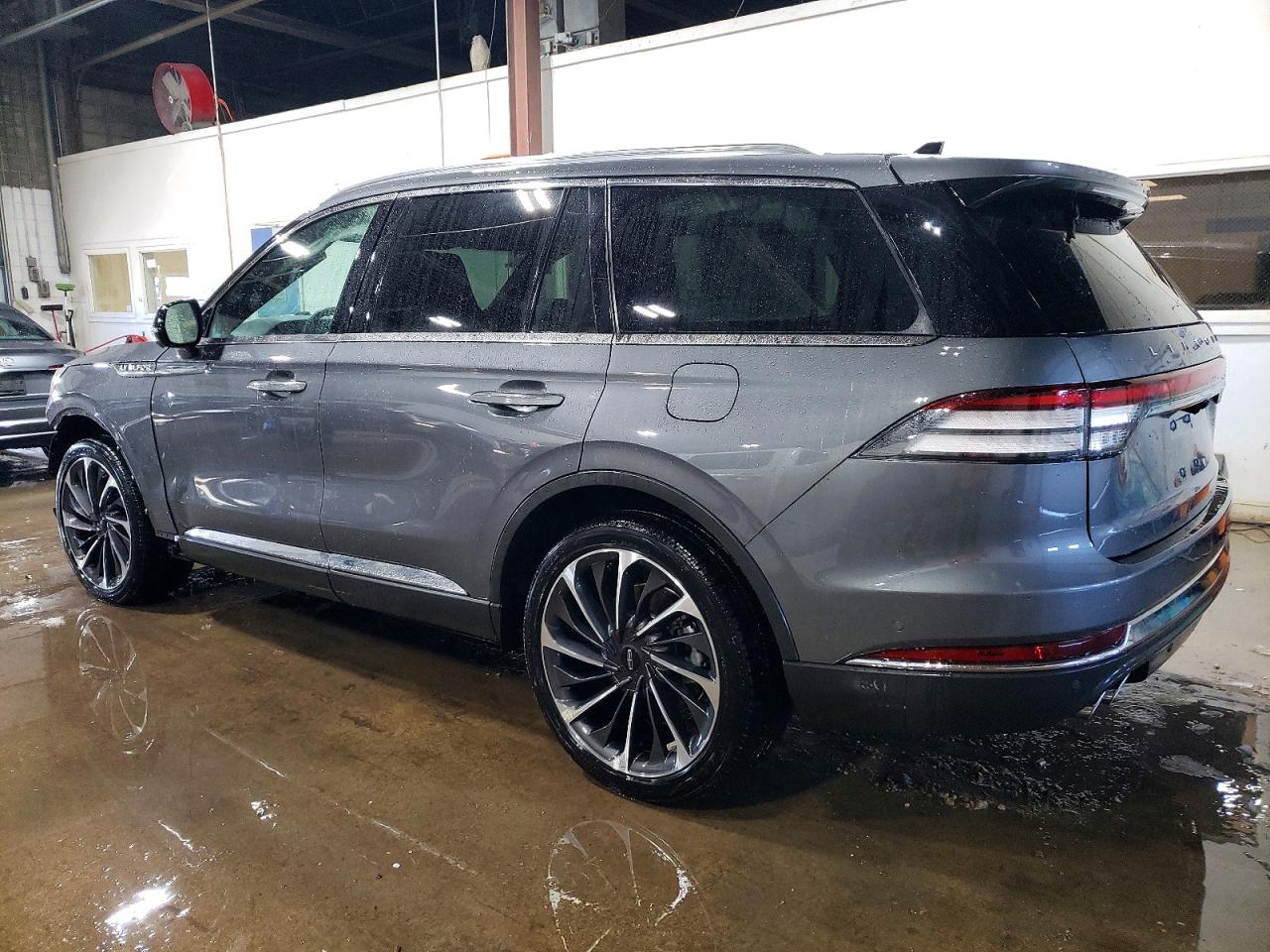2024 LINCOLN AVIATOR RESERVE photo 2