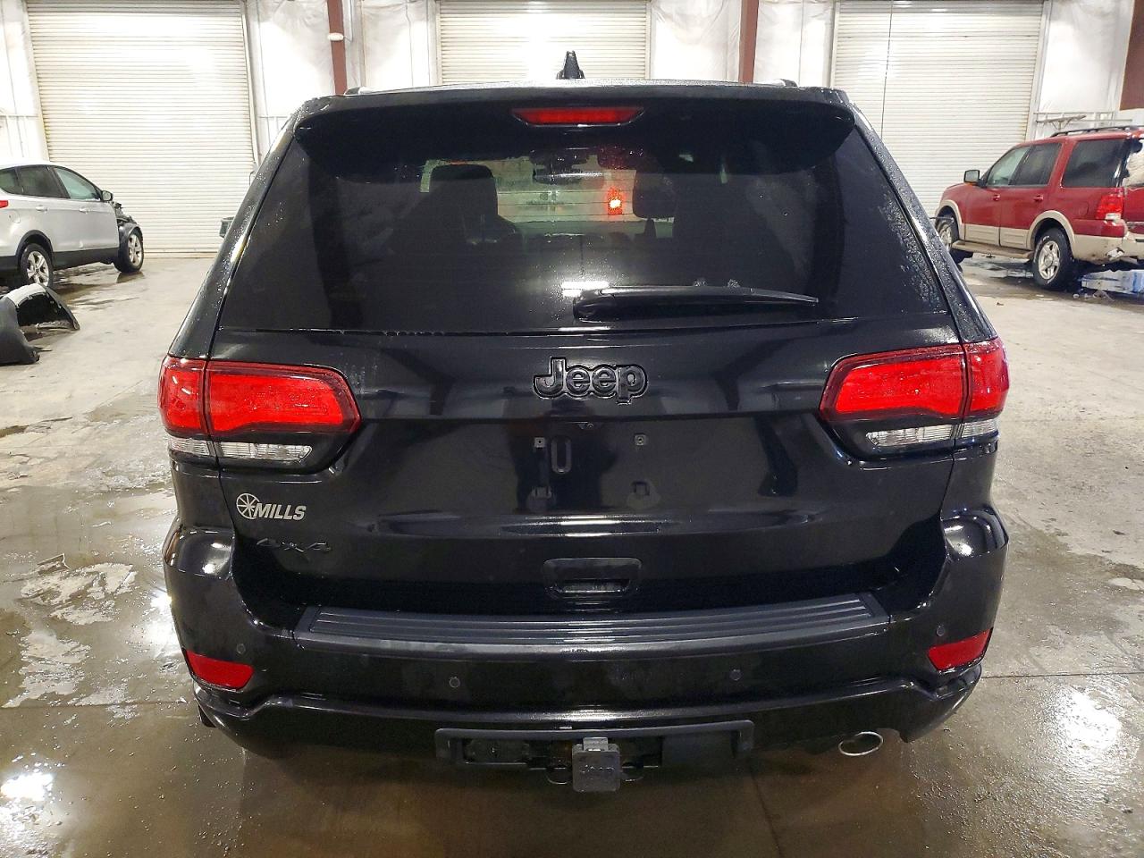 2020 JEEP GRAND CHEROKEE LAREDO photo 11