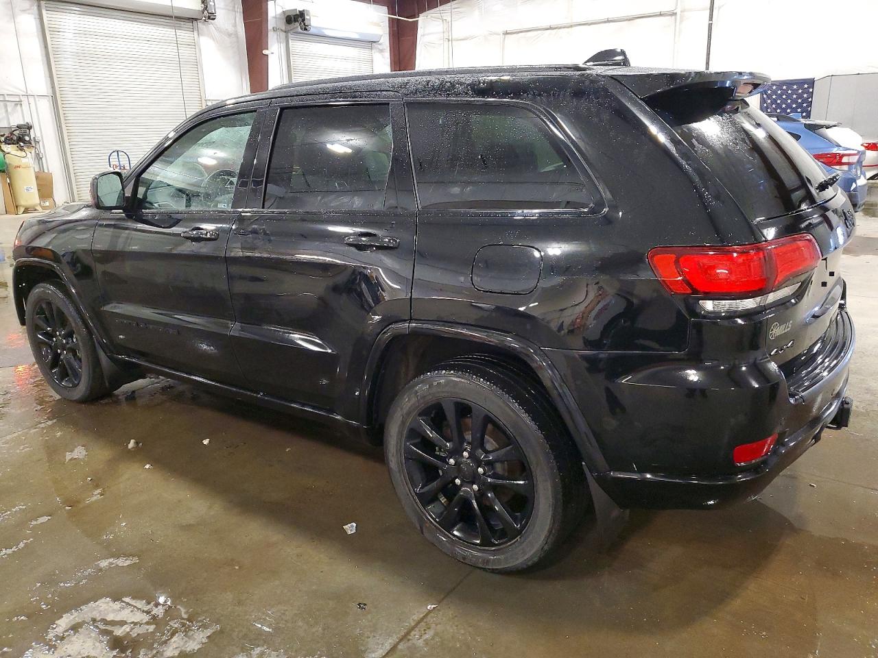 2020 JEEP GRAND CHEROKEE LAREDO photo 3
