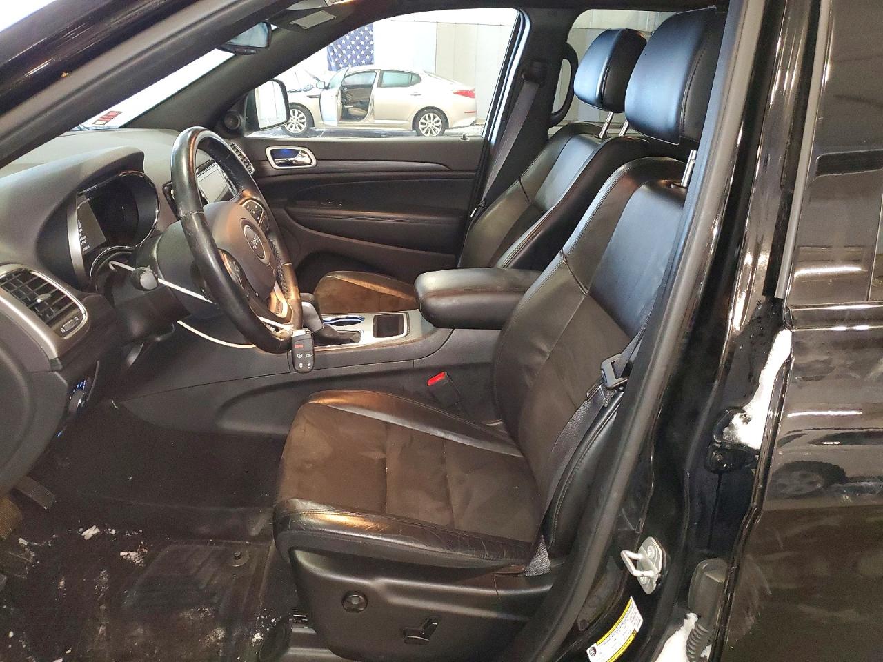 2020 JEEP GRAND CHEROKEE LAREDO photo 13