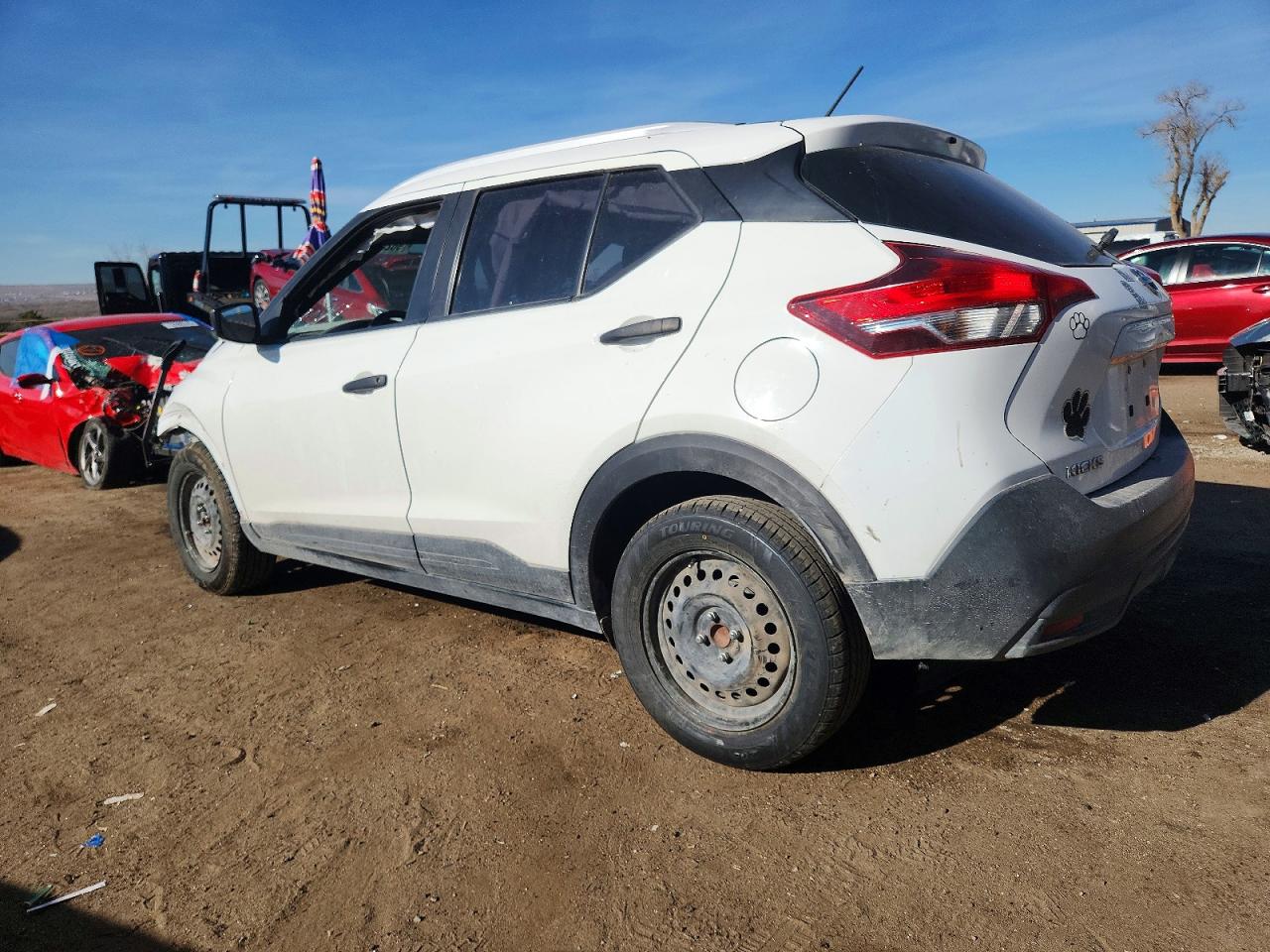 2019 NISSAN KICKS S photo 2