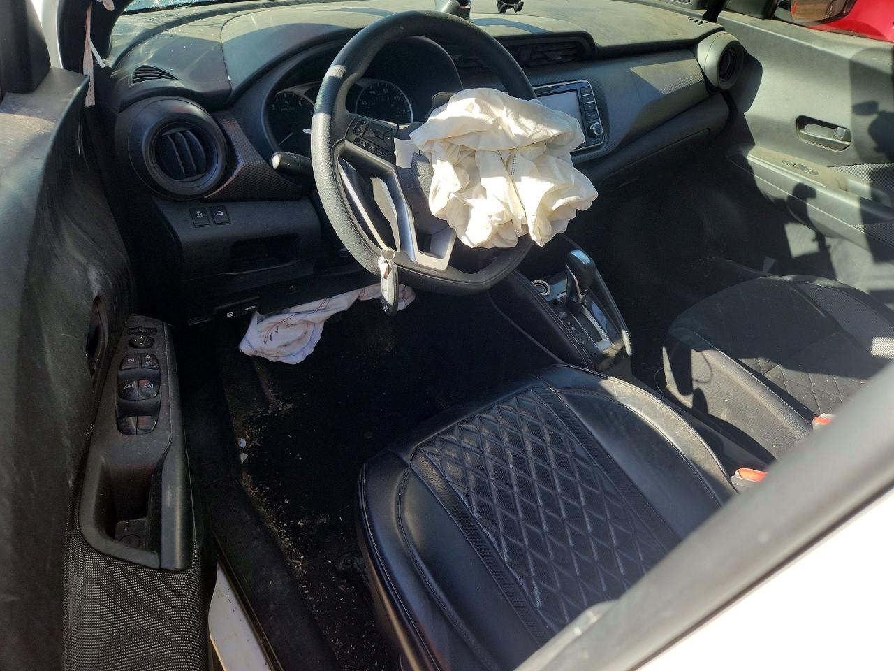 2019 NISSAN KICKS S photo 8