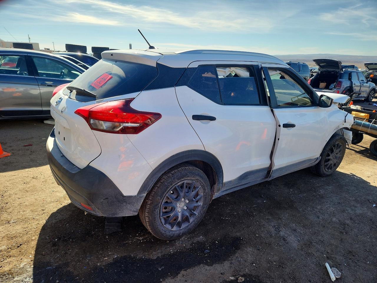 2019 NISSAN KICKS S photo 3
