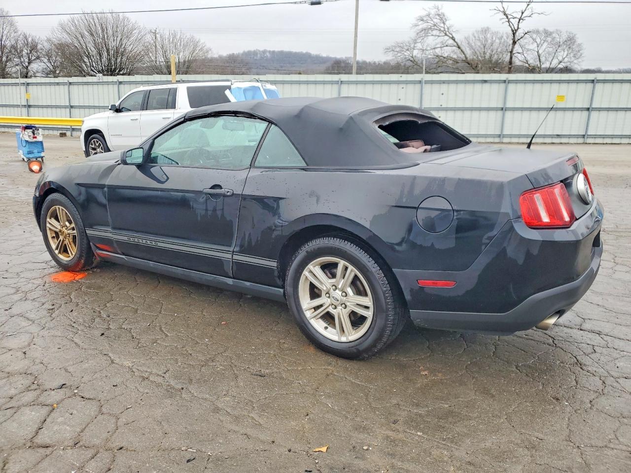2012 FORD MUSTANG photo 2