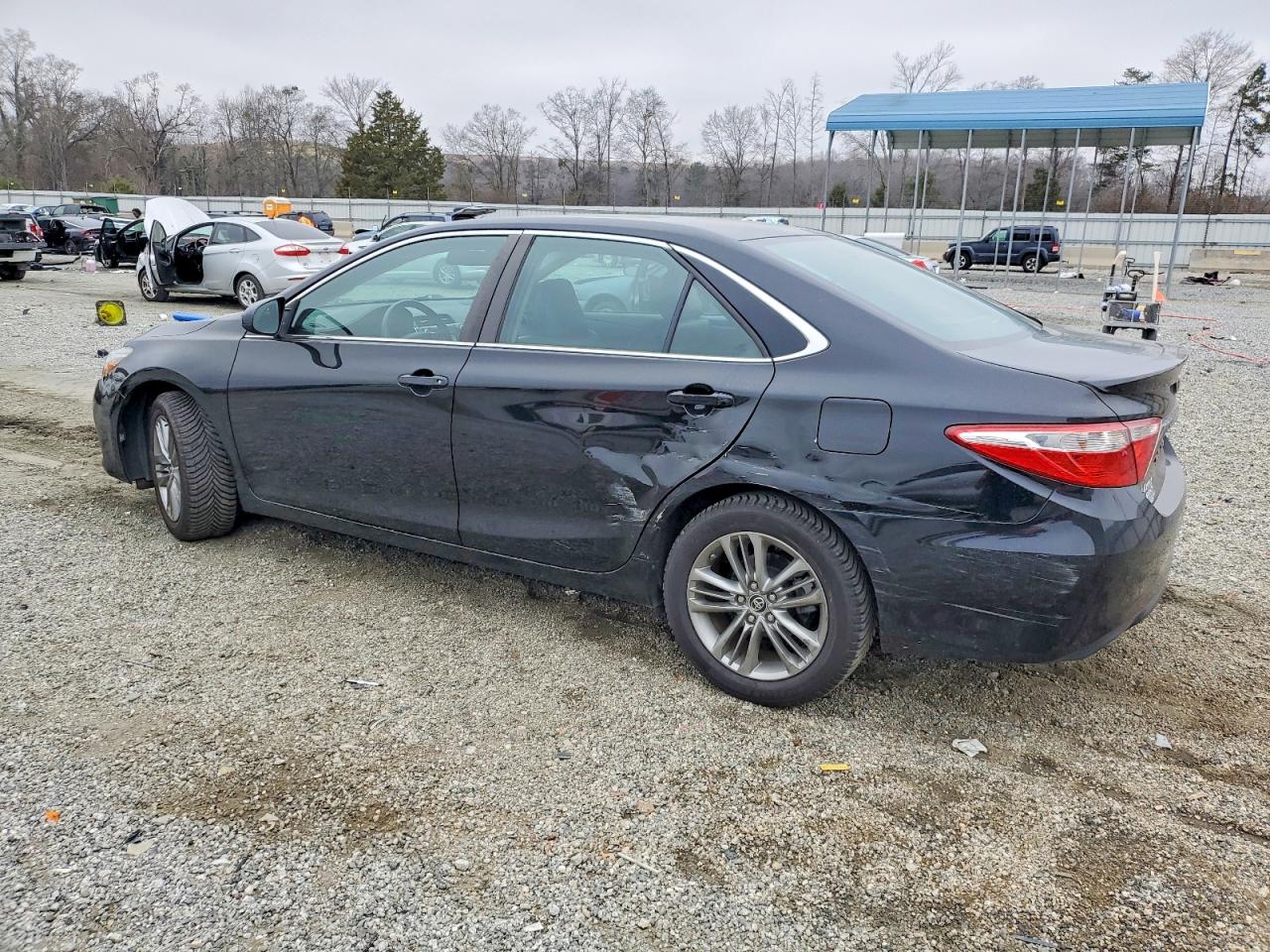 2016 TOYOTA CAMRY LE photo 3