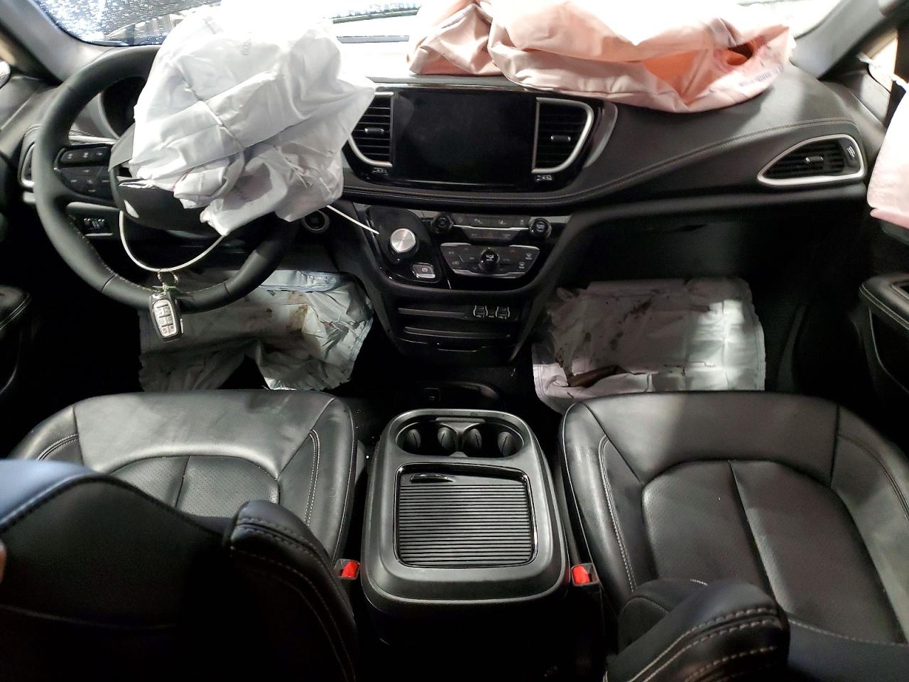 2024 CHRYSLER PACIFICA TOURING L photo 8