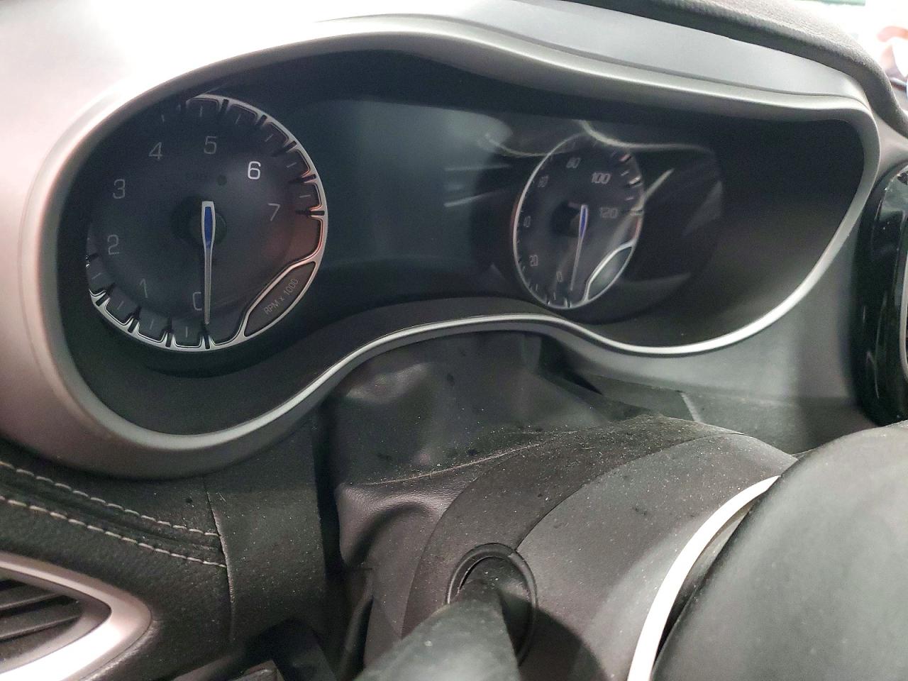 2024 CHRYSLER PACIFICA TOURING L photo 9