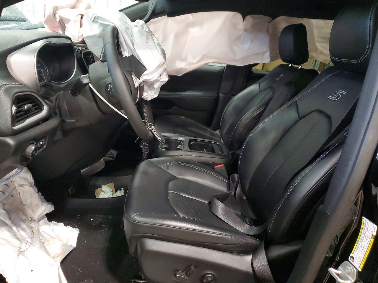2024 CHRYSLER PACIFICA TOURING L photo 7