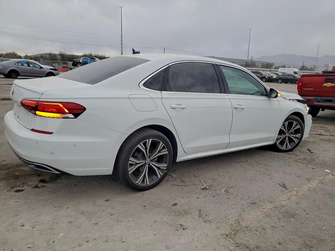2020 VOLKSWAGEN PASSAT SEL photo 3