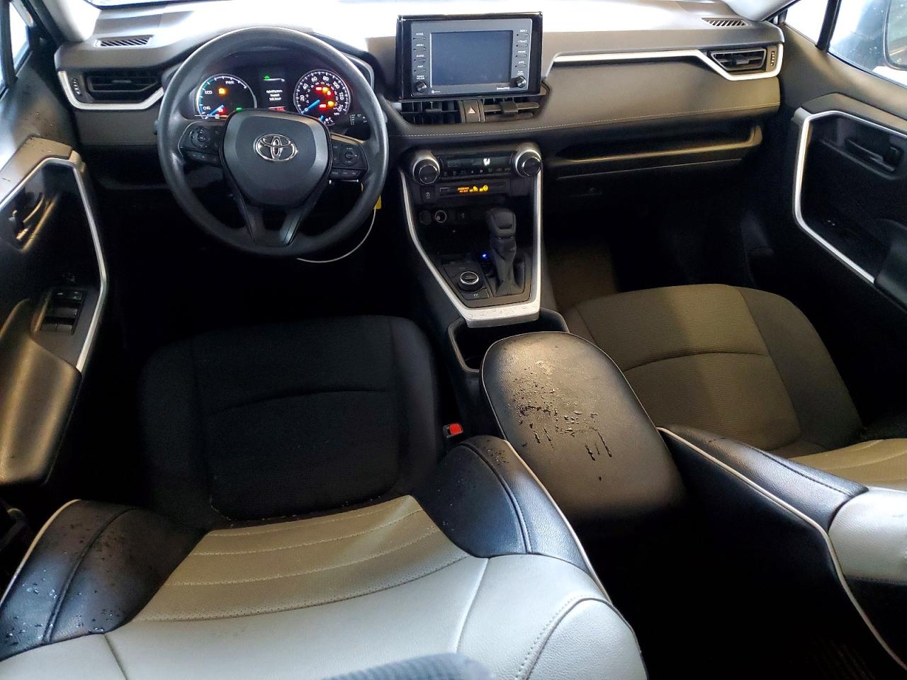 2022 TOYOTA RAV4 LE photo 8