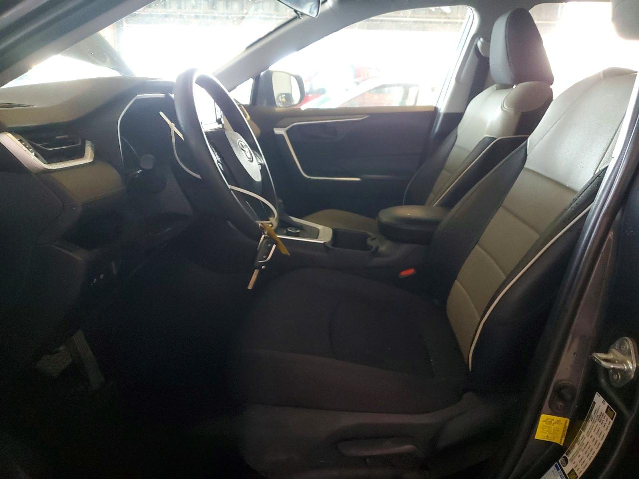 2022 TOYOTA RAV4 LE photo 7