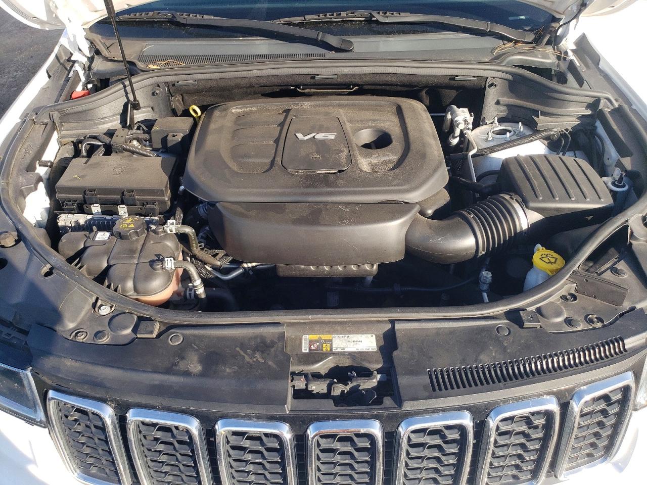 2019 JEEP GRAND CHEROKEE LAREDO photo 12