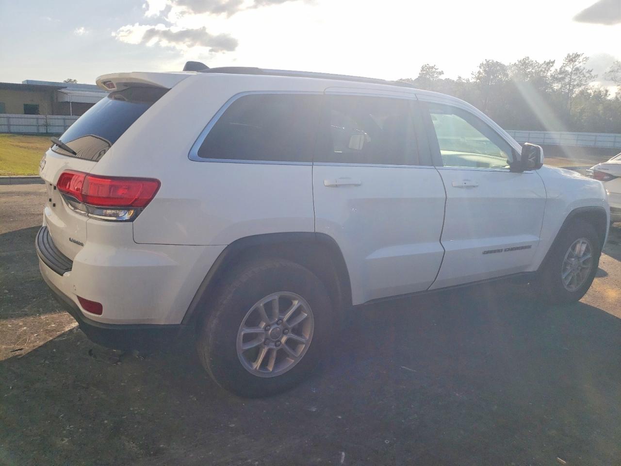 2019 JEEP GRAND CHEROKEE LAREDO photo 3