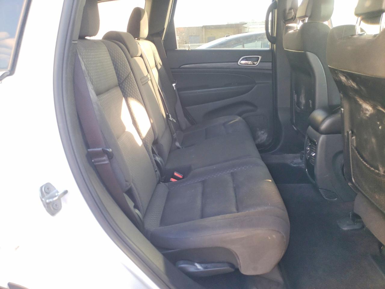 2019 JEEP GRAND CHEROKEE LAREDO photo 11