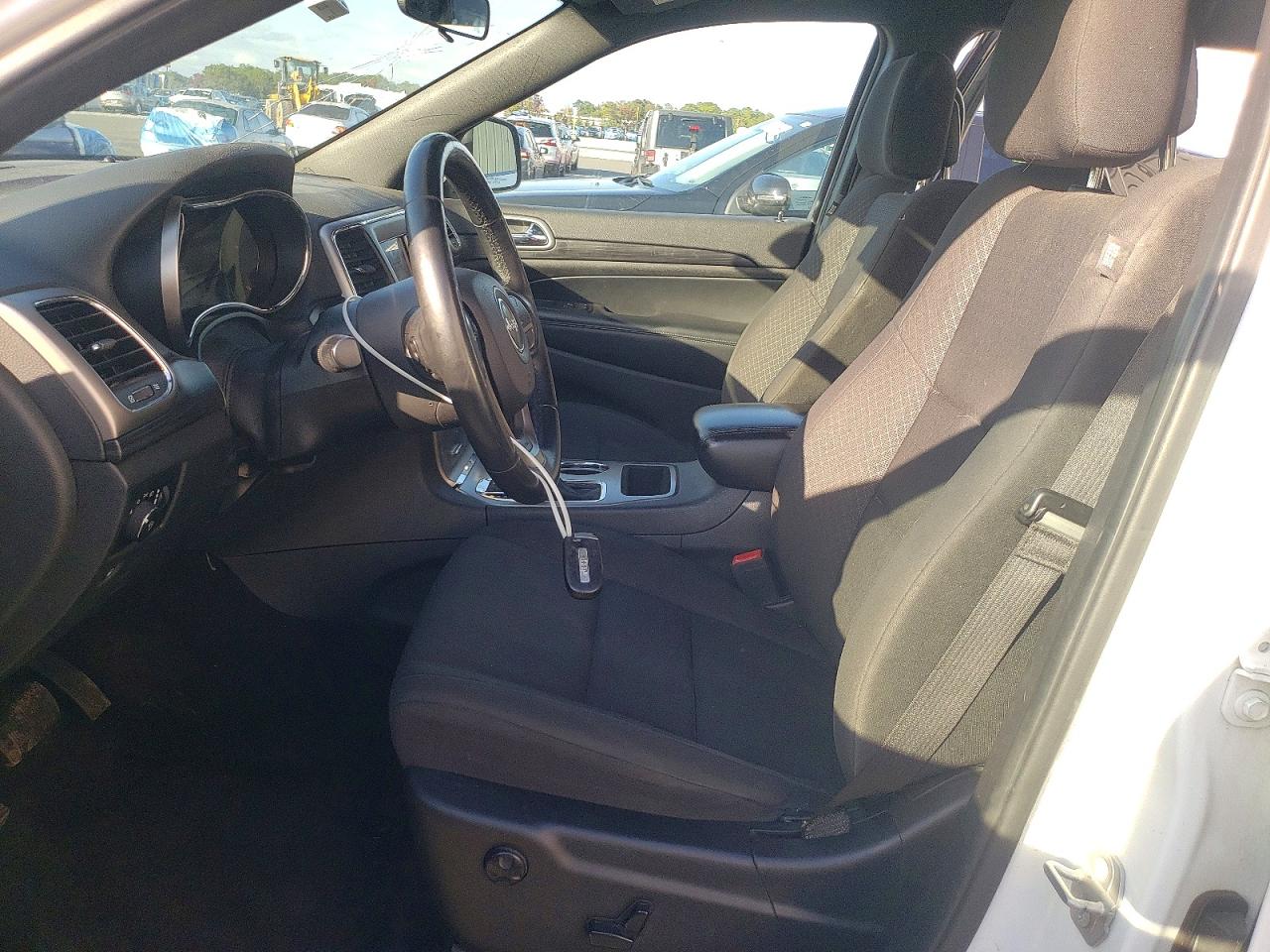 2019 JEEP GRAND CHEROKEE LAREDO photo 7