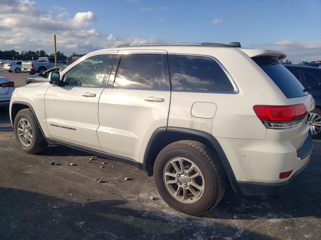 2019 JEEP GRAND CHEROKEE LAREDO photo 2
