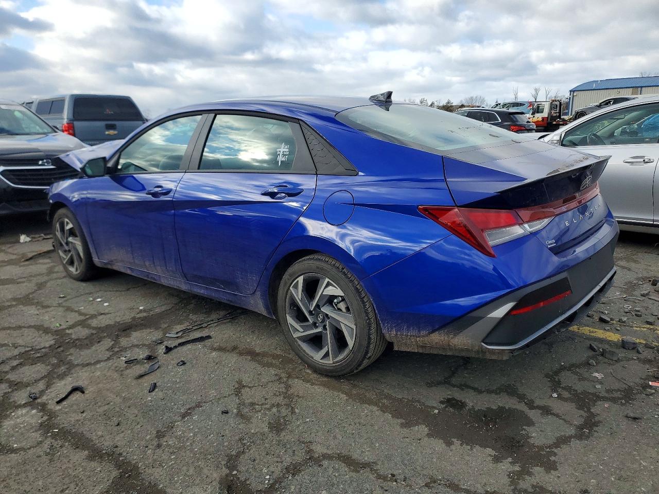 2025 HYUNDAI ELANTRA SEL SPORT photo 2