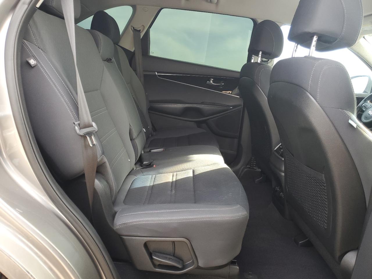 2017 KIA SORENTO LX photo 11